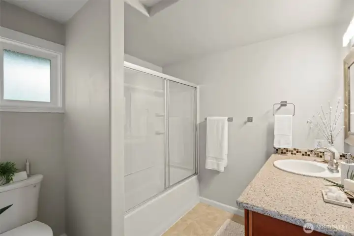 Back Hall Bath near Office / 3rd Bedroom