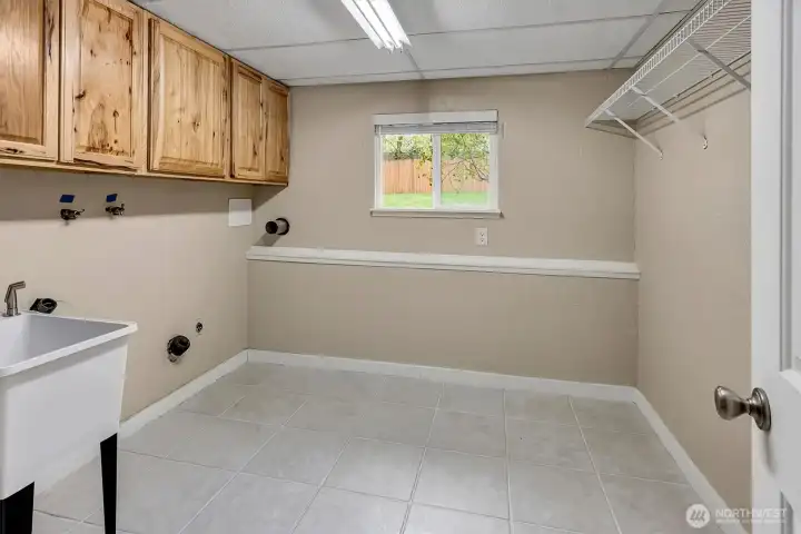 Laundry Room with sink and cabinets