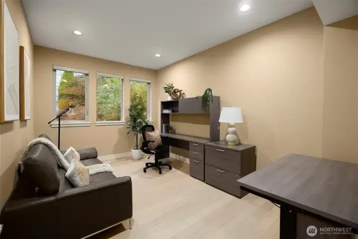 Dedicated Offer or a 5th bdrm