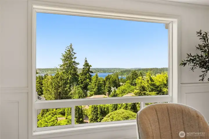 Lake Washington views create a memorable dining experience.
