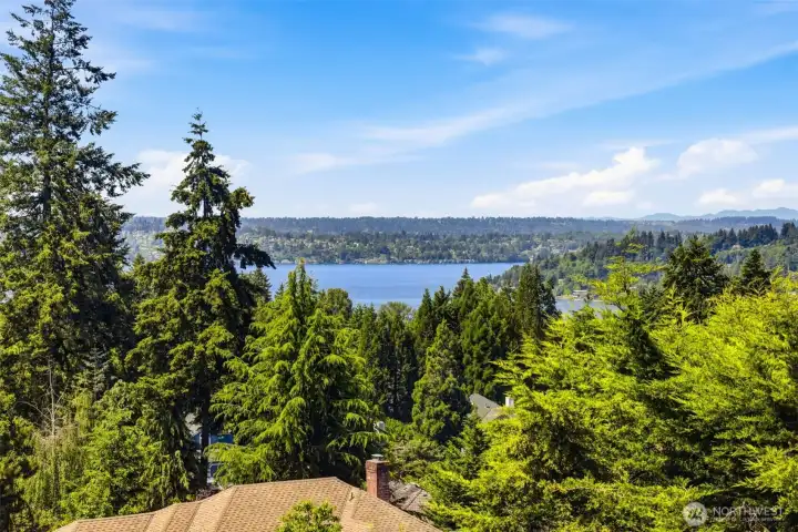 Lake, sunset, and territorial views create a stunning natural backdrop.