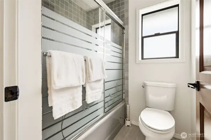 An upper-level bath with clean lines and fresh appeal.