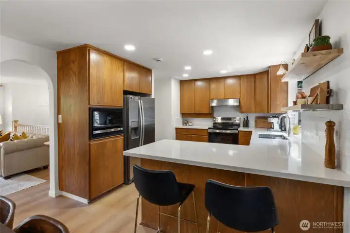 Quartz Counters & Breakfast Bar Quartz Counters & Breakfast Bar