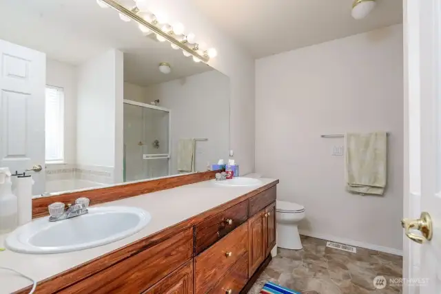 Double sinks in the Primary Bath