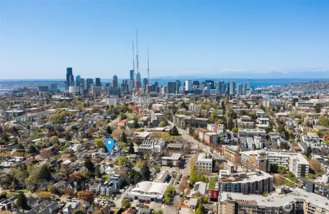 Talk about location! Right in the heart of Seattle with downtown at your fingertips and Capitol Hill's best spots steps away.