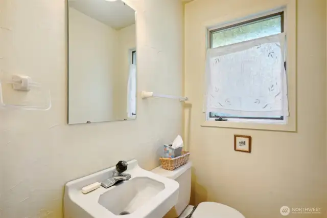 1/2 Bath