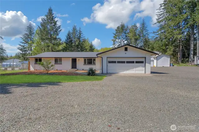 Freshly Updated Rambler located on 1.2 Aces.  Move In Ready!