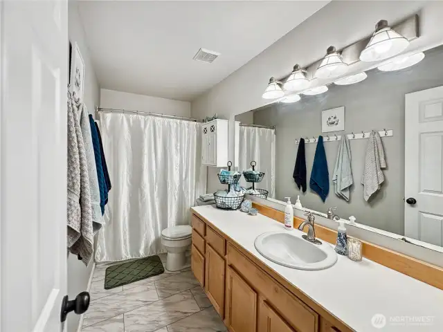 Upstairs guest bath with plenty of room for a large family.