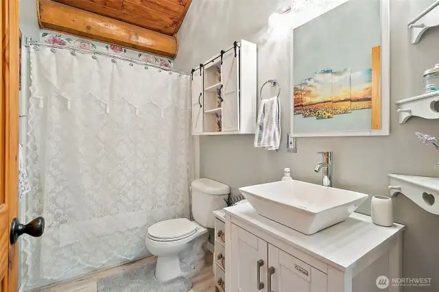 Main bath for the 2nd story, next to 2 bedrooms and bonus room.