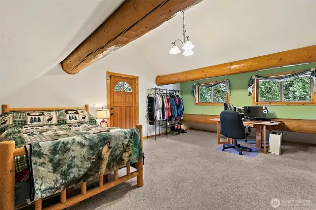 Apt? Mil? Game Room? With own entrace on 2nd story.