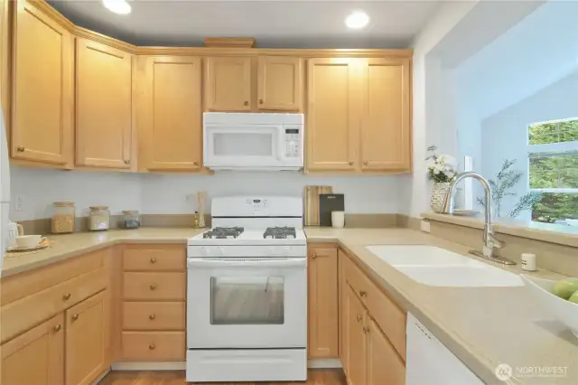 Spacious kitchen with gas cooking
