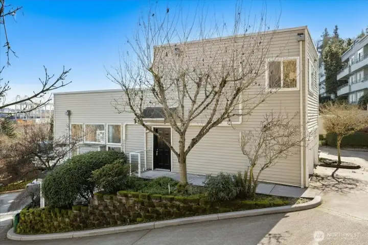 Townhome style condo in the heart of Alki
