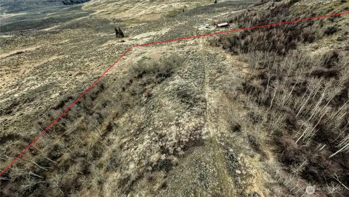 Winter views looking north from the southern portion of the property. Boundary lines are approximate based on county records and do not substitute for a professional survey. Experience the scale and freedom of this Okanogan Valley gem.