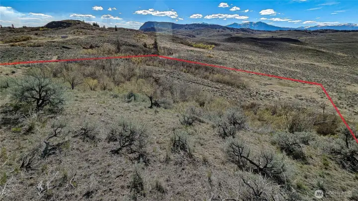 Unmatched western exposure from the property’s high point. This view from the eastern hillside captures the vast beauty of Okanogan County. Perfect for a home designed to take in the late-day sun. Boundary lines are approximate per county data; not a formal survey.