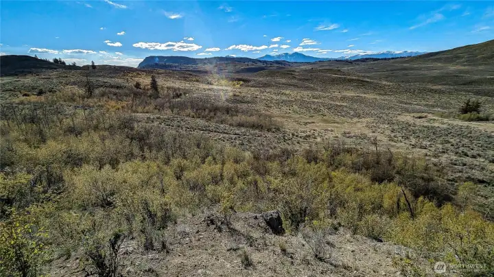Unrivaled western vistas from the eastern high point. This elevated building site offers a 180-degree view of the valley below. Perfect for a home with floor-to-ceiling windows to capture the magical Okanogan sunsets and the changing seasons.