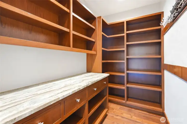 Walk in pantry