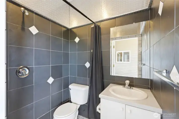 3/4 bath off patio