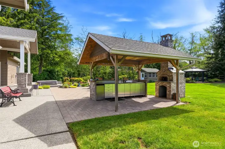 Outdoor kitchen with pizza oven