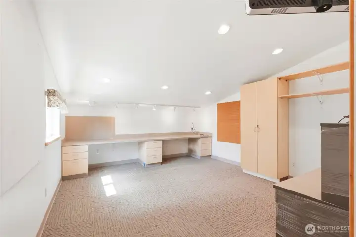 Office space above shop 2