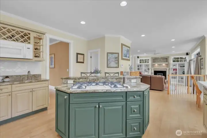 In this kitchen you'll always be part of the fun! In this kitchen you'll always be part of the fun!