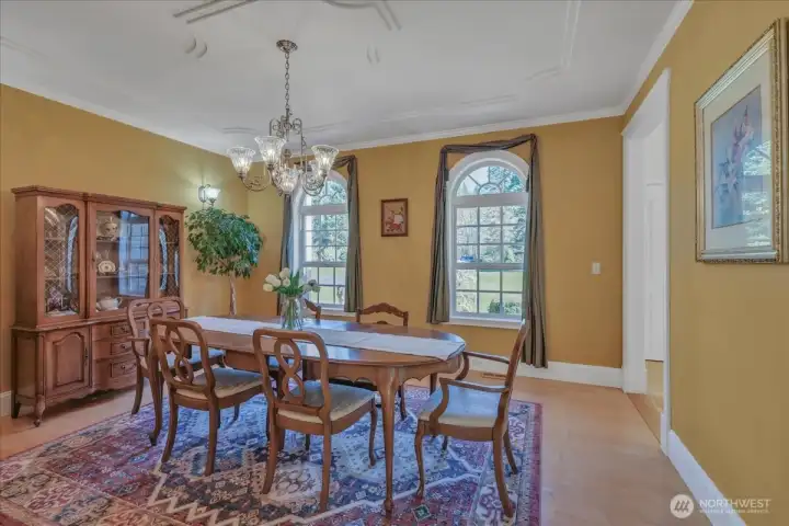 Dinner parties are a breeze in the dining room! Dinner parties are a breeze in the dining room!