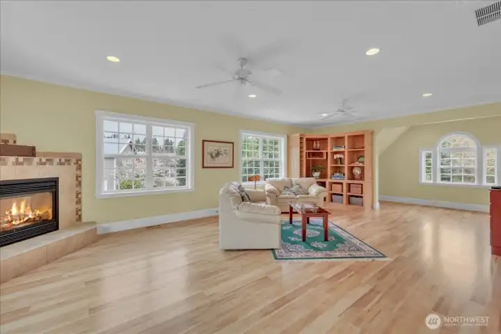 The bonus room has a gas fireplace and the space for your desires! The bonus room has a gas fireplace and the space for your desires!