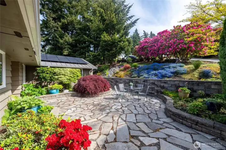 Gorgeous courtyard at the entrance.