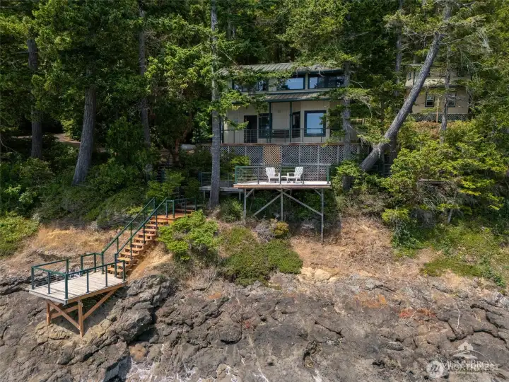 Private setting with great access to the beach from deck. Private setting with great access to the beach from deck.