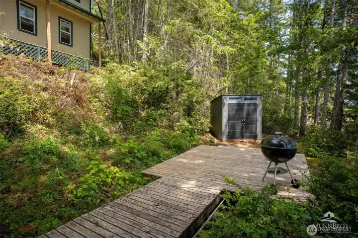 Small storage shed for storing the patio furniture and BBQ. Small storage shed for storing the patio furniture and BBQ.