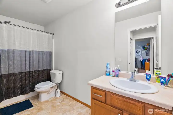Upper Level Full Bathroom