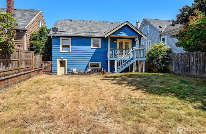 Enormous fenced backyard with plenty of garden space. Enormous fenced backyard with plenty of garden space.