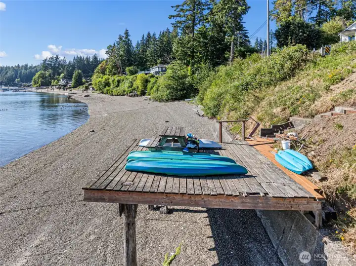 Private peer that is over water at high tide, and has great beach when tide is lower.