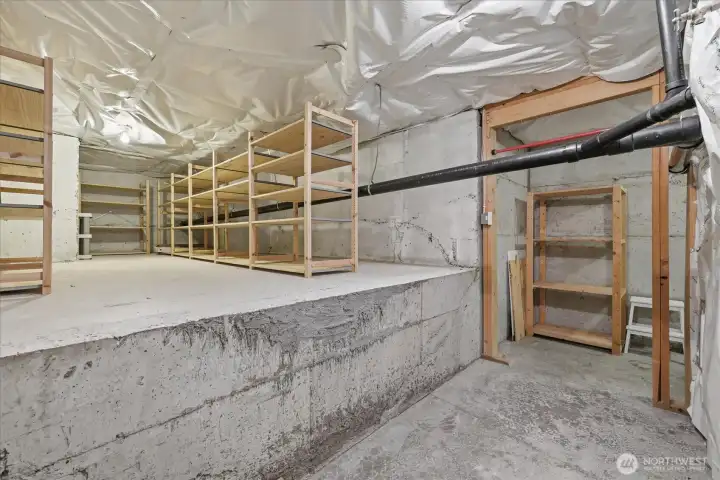Separate storage room with additional laundry hook-ups.