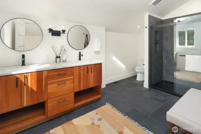 Primary bath with Clé slate tile flooring