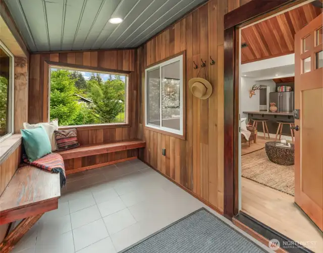 Covered entryway/mudroom