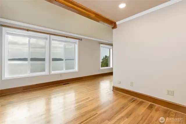 Sitting area or bonus space.