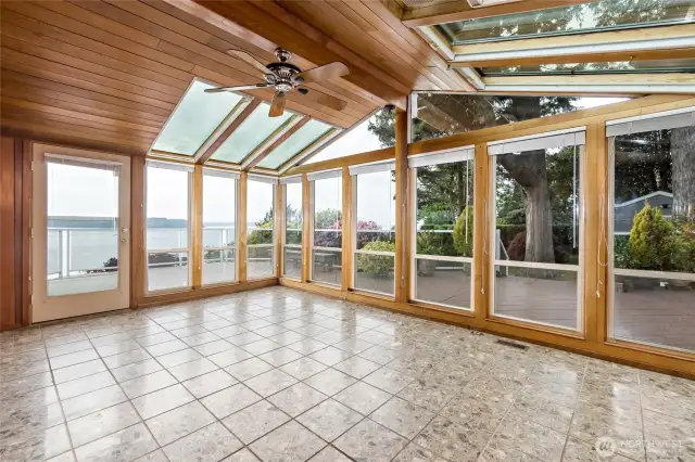 Solarium with more amazing views.