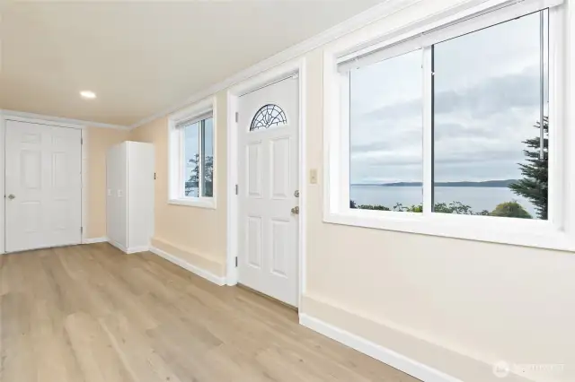 Outside access in to the lower level. Possible ADU, MIL, VRBO. Access to garage and storage areas.
