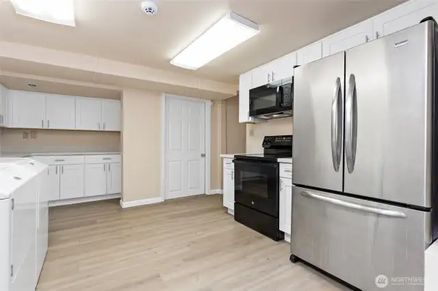 Remodeled 2nd kitchen and w/d.