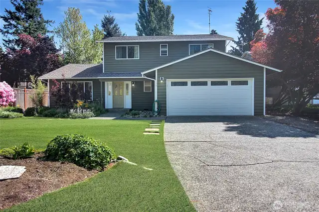 Welcome to this well-maintained two-story home in Kirkland.