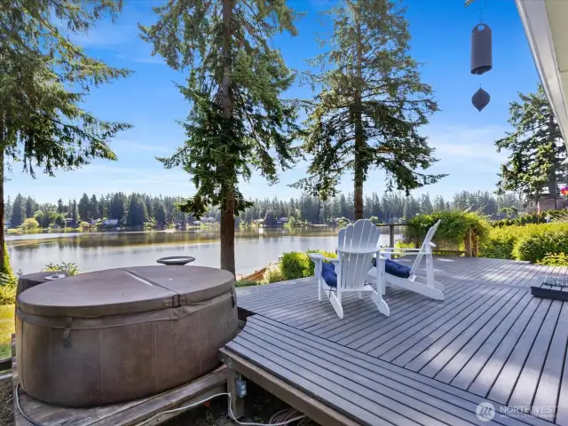 Amazing Cottage Lake views from the back deck