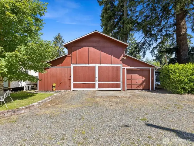 Large sized barn as you drive up the beautiful property