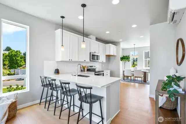 Photographs are for illustrative purposes only. Features, finishes, interior/exterior colors, landscaping and floorplan shown may vary from actual homes built.