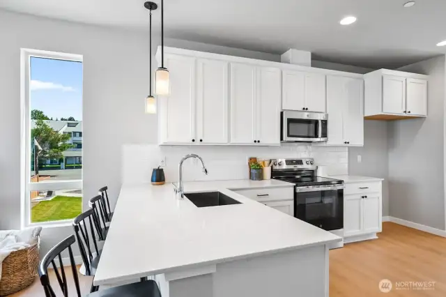 Photographs are for illustrative purposes only. Features, finishes, interior/exterior colors, landscaping and floorplan shown may vary from actual homes built.
