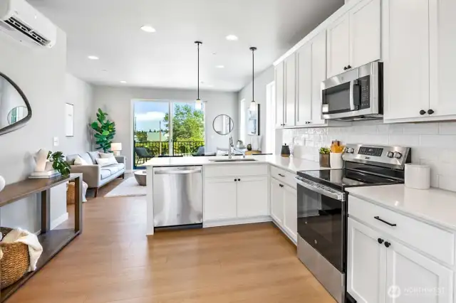Photographs are for illustrative purposes only. Features, finishes, interior/exterior colors, landscaping and floorplan shown may vary from actual homes built.