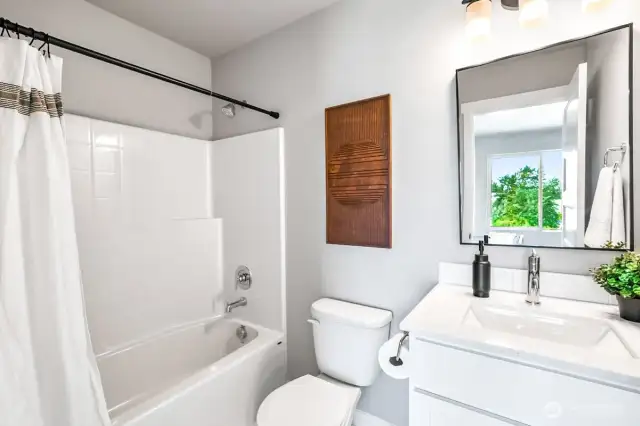 Photographs are for illustrative purposes only. Features, finishes, interior/exterior colors, landscaping and floorplan shown may vary from actual homes built.