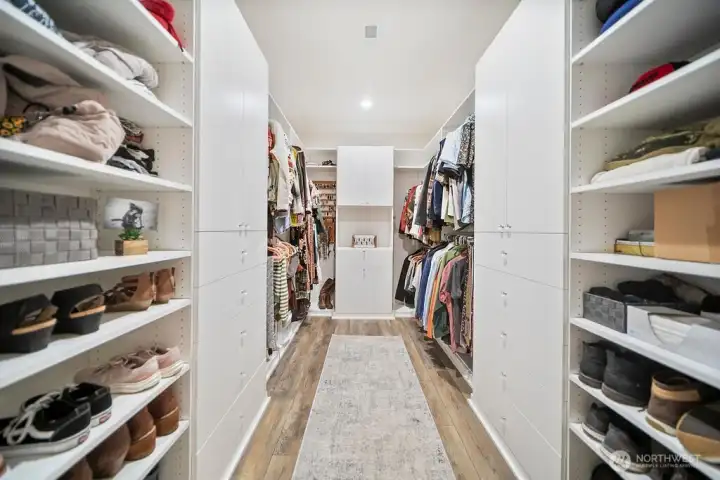 Jumbo closet makes it easy to share the space !
