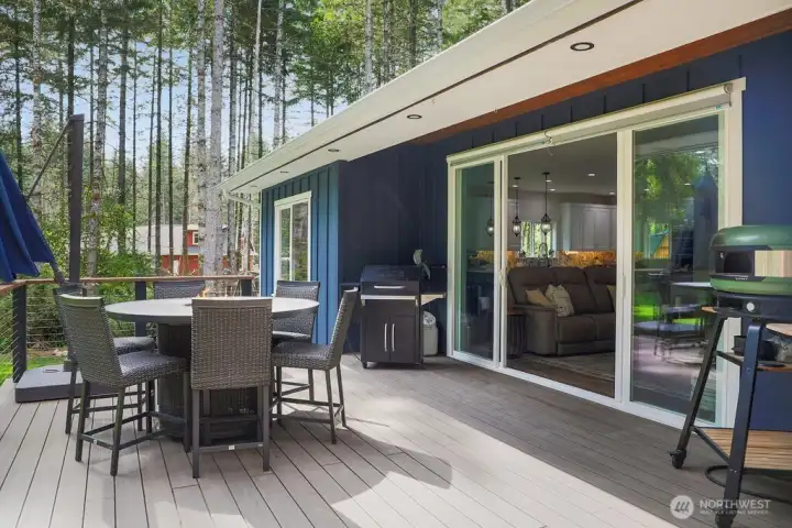 The deck is has gas piping to the firepit pot, barbeque and a stub for a pizza over.