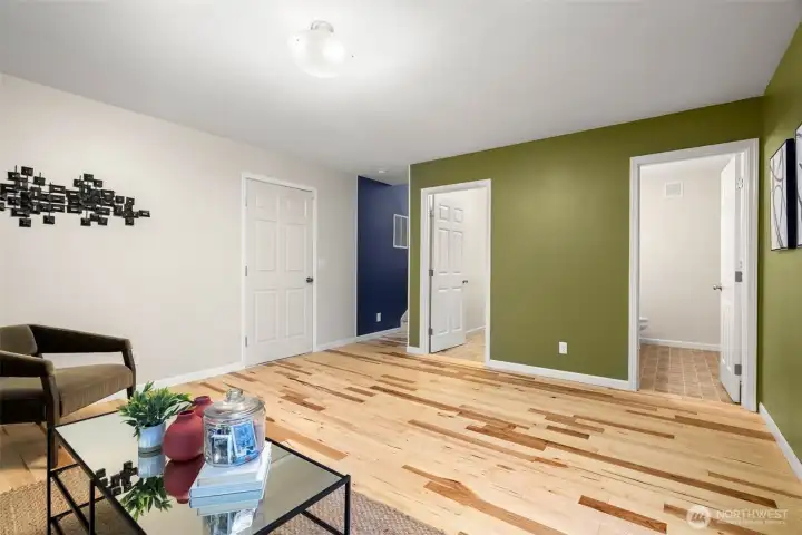 Flex room with half bath and utility room