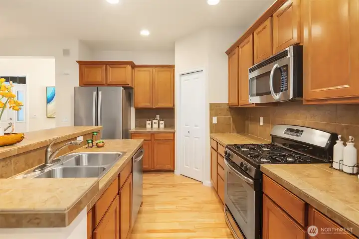 Cabinets have been updated inside with Cabinet Genie pull out drawers, to provide more space and easier to access.